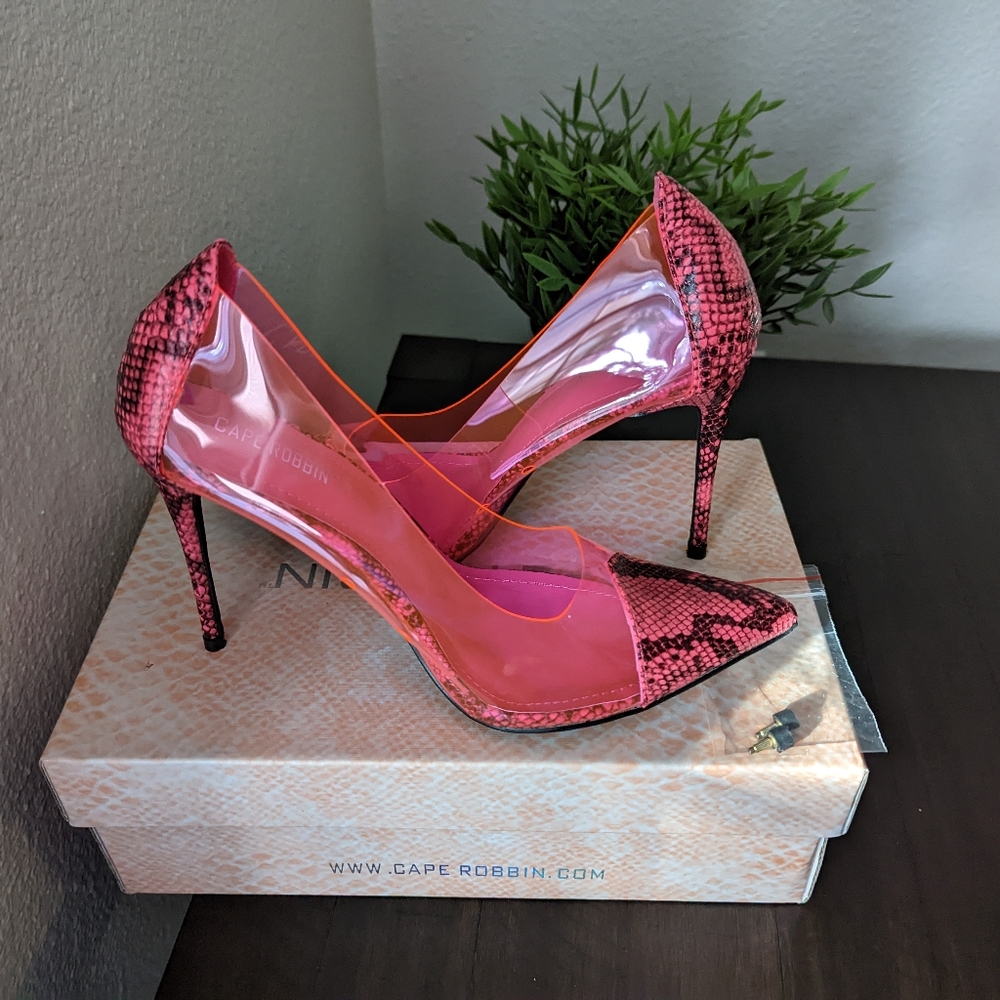 Pointed Toe Heel - Picture 9 of 15